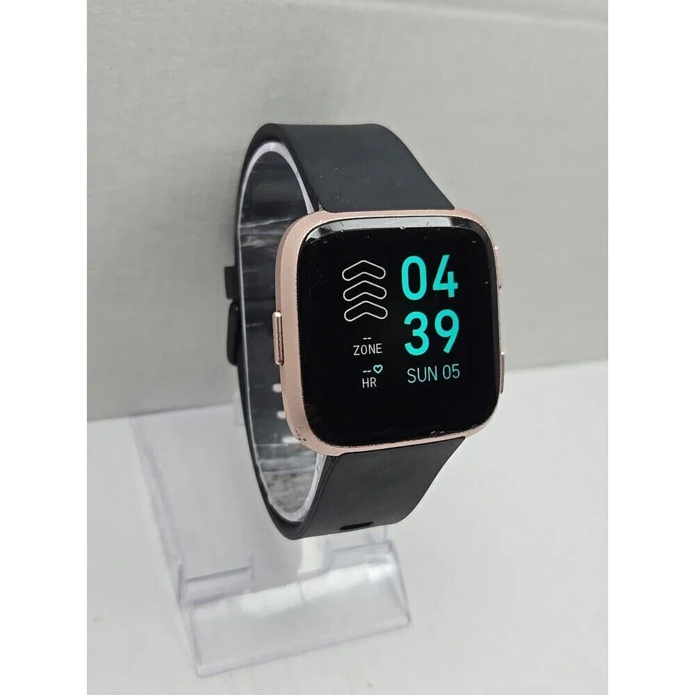 Fitbit Versa FB504 Smartwatch Fitness Heart Rate Bluetooth Activity W/ Charger